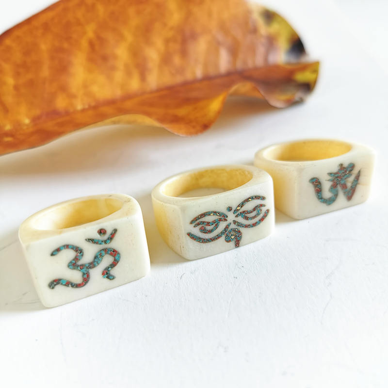 Ethnic Fashion Com - Anello con simboli di amuleto tibetano